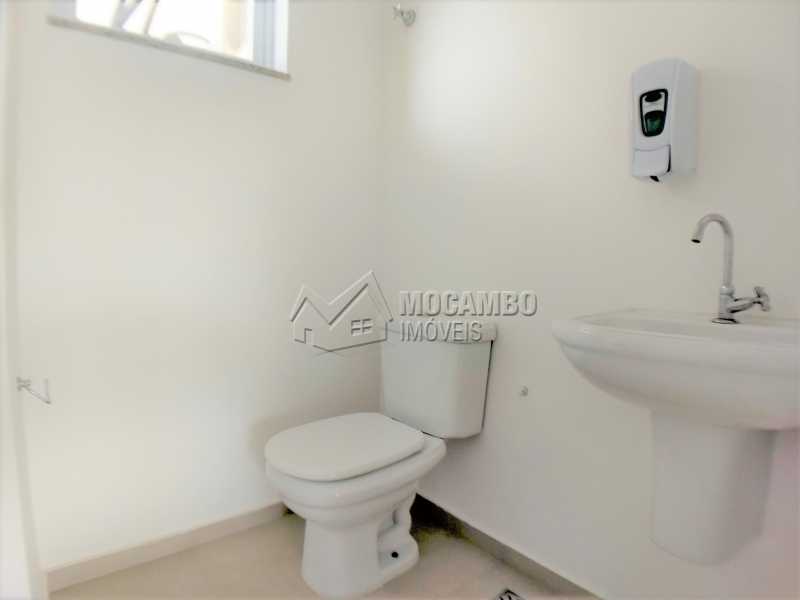 Conheça Banheiro Social 01 do imóvel - Sala Comercial Para Alugar no Condomínio Edifício Office Center - Centro - Itatiba - SP - FCSL00169 - 5 Banheiro Social 01 - Sala Comercial Para Alugar no Condomínio Edifício Office Center - Centro - Itatiba - SP - FCSL00169 - 5