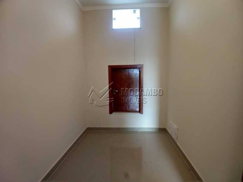 Conheça Closet Suíte Master do imóvel - Casa em Condominio À Venda - Itatiba - SP - Sítio da Moenda - FCCN40131 - 19 Closet Suíte Master - Casa em Condominio À Venda - Itatiba - SP - Sítio da Moenda - FCCN40131 - 19