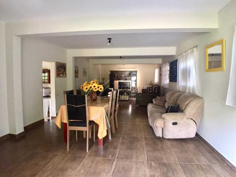 Conheça Sala do imóvel - Casa em Condominio Itatiba,Bairro Itapema,SP À Venda,6 Quartos,319m² - FCCN60008 - 3 Sala - Casa em Condominio Itatiba,Bairro Itapema,SP À Venda,6 Quartos,319m² - FCCN60008 - 3
