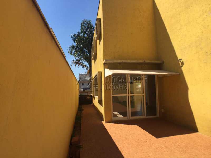 Conheça Corredor Externo do imóvel - Casa em Condomínio 4 Quartos À Venda Itatiba,SP - R$ 700.000 - FCCN40142 - 18 Corredor Externo - Casa em Condomínio 4 Quartos À Venda Itatiba,SP - R$ 700.000 - FCCN40142 - 18