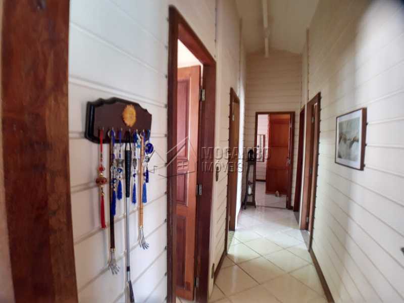 Conheça Acesso aos dormitórios do imóvel - Casa em Condomínio Cachoeiras do Imaratá, Itatiba, Real Parque Dom Pedro I, SP À Venda, 3 Quartos, 453m² - FCCN30424 - 16 Acesso aos dormitórios - Casa em Condomínio Cachoeiras do Imaratá, Itatiba, Real Parque Dom Pedro I, SP À Venda, 3 Quartos, 453m² - FCCN30424 - 16