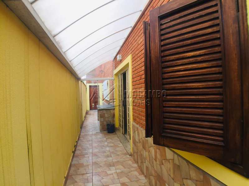 Conheça Corredor Externo do imóvel - Casa 3 quartos à venda Itatiba,SP Nova Itatiba - R$ 600.000 - FCCA31311 - 16 Corredor Externo - Casa 3 quartos à venda Itatiba,SP Nova Itatiba - R$ 600.000 - FCCA31311 - 16