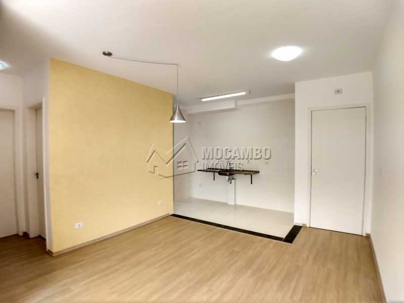Conheça Sala do imóvel - Apartamento Condomínio Edifício Mirante de Itatiba II, Itatiba, Loteamento Santo Antônio, SP Para Alugar, 2 Quartos, 55m² - FCAP21079 - 3 Sala - Apartamento Condomínio Edifício Mirante de Itatiba II, Itatiba, Loteamento Santo Antônio, SP Para Alugar, 2 Quartos, 55m² - FCAP21079 - 3