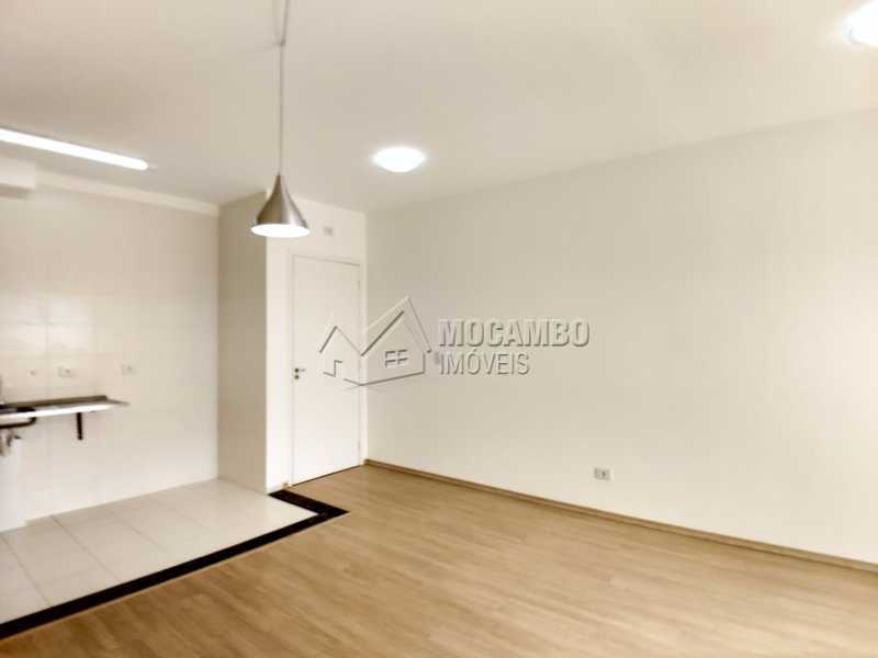 Conheça Sala do imóvel - Apartamento Condomínio Edifício Mirante de Itatiba II, Itatiba, Loteamento Santo Antônio, SP Para Alugar, 2 Quartos, 55m² - FCAP21079 - 4 Sala - Apartamento Condomínio Edifício Mirante de Itatiba II, Itatiba, Loteamento Santo Antônio, SP Para Alugar, 2 Quartos, 55m² - FCAP21079 - 4