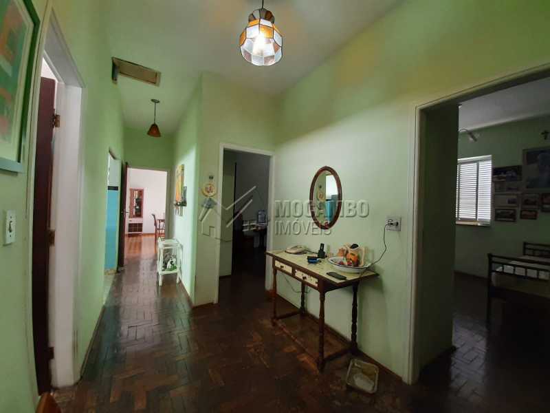Conheça Corredor interno do imóvel - Casa 4 quartos à venda Itatiba,SP Centro - R$ 900.000 - FCCA40145 - 8 Corredor interno - Casa 4 quartos à venda Itatiba,SP Centro - R$ 900.000 - FCCA40145 - 8