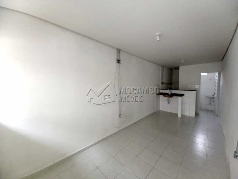 Conheça Quarto e Cozinha do imóvel - Casa 1 quarto para alugar Itatiba,SP Centro - R$ 550 - FCCA10291 - 3 Quarto e Cozinha - Casa 1 quarto para alugar Itatiba,SP Centro - R$ 550 - FCCA10291 - 3