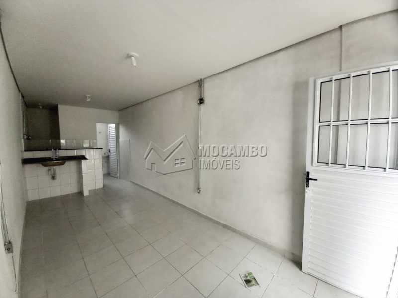 Conheça Quarto e Cozinha do imóvel - Casa 1 quarto para alugar Itatiba,SP Centro - R$ 550 - FCCA10291 - 1 Quarto e Cozinha - Casa 1 quarto para alugar Itatiba,SP Centro - R$ 550 - FCCA10291 - 1
