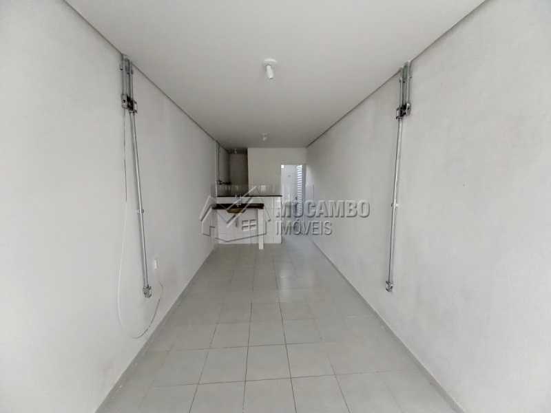 Conheça Quarto e Cozinha do imóvel - Casa 1 quarto para alugar Itatiba,SP Centro - R$ 550 - FCCA10291 - 4 Quarto e Cozinha - Casa 1 quarto para alugar Itatiba,SP Centro - R$ 550 - FCCA10291 - 4