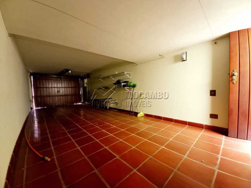 Conheça Garagem do imóvel - Casa 3 quartos para alugar Itatiba,SP Centro - R$ 3.550 - FCCA31392 - 31 Garagem - Casa 3 quartos para alugar Itatiba,SP Centro - R$ 3.550 - FCCA31392 - 31