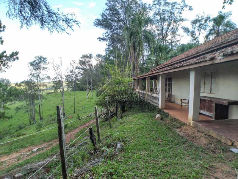 Conheça Varanda e vista do imóvel - Sítio 145200m² à venda Itatiba,SP - R$ 1.900.000 - FCSI20013 - 1 Varanda e vista - Sítio 145200m² à venda Itatiba,SP - R$ 1.900.000 - FCSI20013 - 1
