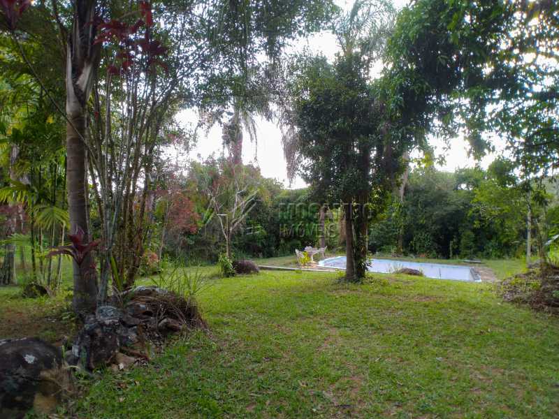 Conheça Jardim e piscina do imóvel - Sítio 145200m² à venda Itatiba,SP - R$ 1.900.000 - FCSI20013 - 4 Jardim e piscina - Sítio 145200m² à venda Itatiba,SP - R$ 1.900.000 - FCSI20013 - 4