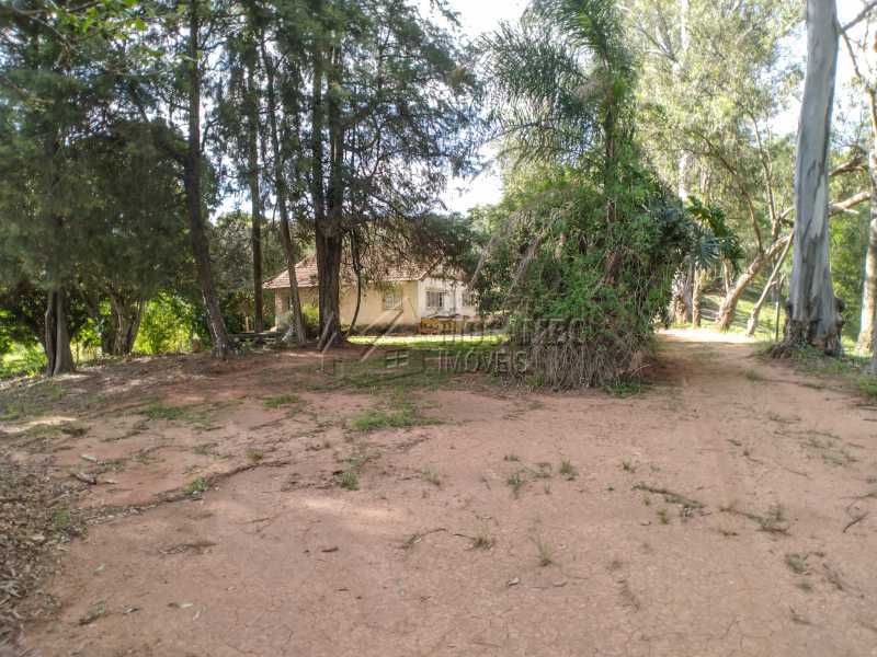 Conheça Quintal do imóvel - Sítio 145200m² à venda Itatiba,SP - R$ 1.900.000 - FCSI20013 - 8 Quintal - Sítio 145200m² à venda Itatiba,SP - R$ 1.900.000 - FCSI20013 - 8