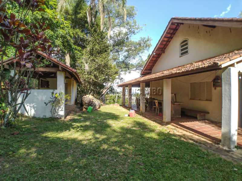 Conheça Quintal sede do imóvel - Sítio 145200m² à venda Itatiba,SP - R$ 1.900.000 - FCSI20013 - 17 Quintal sede - Sítio 145200m² à venda Itatiba,SP - R$ 1.900.000 - FCSI20013 - 17