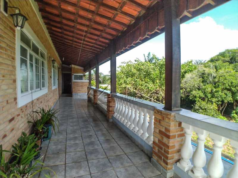 Conheça Varanda do imóvel - Chácara 2000m² à venda Itatiba,SP - R$ 690.000 - FCCH30119 - 6 Varanda - Chácara 2000m² à venda Itatiba,SP - R$ 690.000 - FCCH30119 - 6
