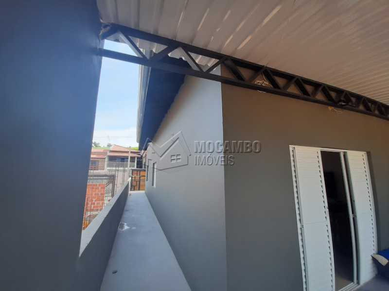 Conheça Corredor lateral do imóvel - Casa 2 quartos à venda Itatiba,SP - R$ 360.000 - FCCA21445 - 10 Corredor lateral - Casa 2 quartos à venda Itatiba,SP - R$ 360.000 - FCCA21445 - 10