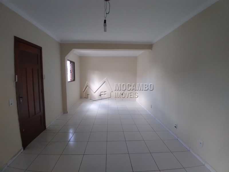 Conheça Sala/Quarto do imóvel - Casa 1 quarto para alugar Itatiba,SP - R$ 900 - FCCA10312 - 1 Sala/Quarto - Casa 1 quarto para alugar Itatiba,SP - R$ 900 - FCCA10312 - 1