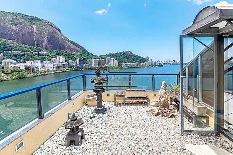 Conheça 4921a12b23cd33c2-IMG_5771 do imóvel - Cobertura Duplex na Lagoa, RJ. 4 Suítes, Piscina, Sauna, Solário Com Churrasqueira e Vista 360º da Lagoa. - AP27 - 29 4921a12b23cd33c2-IMG_5771 - Cobertura Duplex na Lagoa, RJ. 4 Suítes, Piscina, Sauna, Solário Com Churrasqueira e Vista 360º da Lagoa. - AP27 - 29