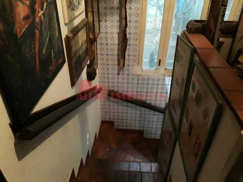 Conheça WhatsApp Image 2017-10-13 at 1 do imóvel - Casa 4 quartos à venda Laranjeiras, Rio de Janeiro - R$ 1.800.000 - LACA40013 - 26 WhatsApp Image 2017-10-13 at 1 - Casa 4 quartos à venda Laranjeiras, Rio de Janeiro - R$ 1.800.000 - LACA40013 - 26