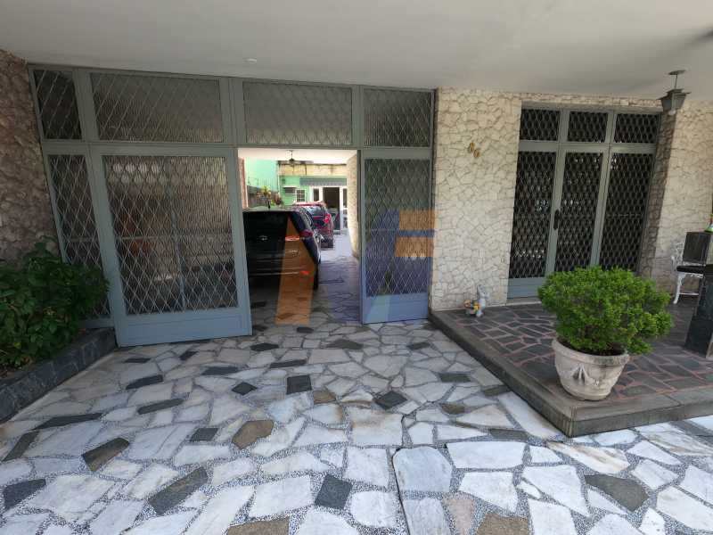 Conheça Entrada da garagem do imóvel - Casa na Penha - PCCA50003 - 10 Entrada da garagem - Casa na Penha - PCCA50003 - 10