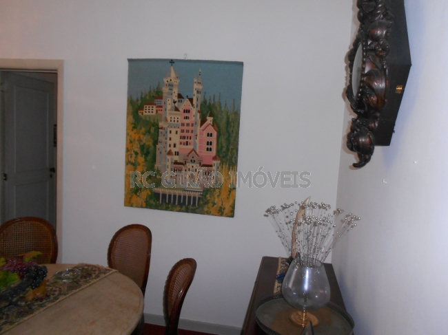 Conheça 3 do imóvel - Cinco de Julho, Ponto Nobre, Prédio Imponente Excelente localização, apartamento com elevador privativo, fundos, silencioso, ótima vista, todo no original, composto de salão, 03 quartos com armários, 01 banheiro social grande, cozinha, área de serviço, de - GIAP30051 - 4 3 - Cinco de Julho, Ponto Nobre, Prédio Imponente Excelente localização, apartamento com elevador privativo, fundos, silencioso, ótima vista, todo no original, composto de salão, 03 quartos com armários, 01 banheiro social grande, cozinha, área de serviço, de - GIAP30051 - 4