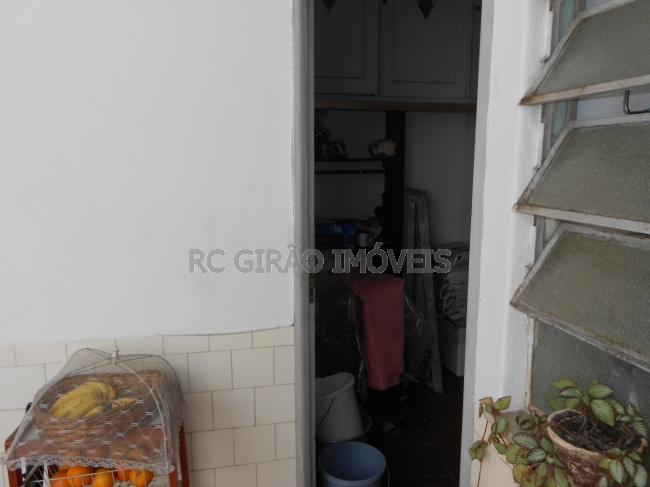 Conheça 17 do imóvel - Cinco de Julho, Ponto Nobre, Prédio Imponente Excelente localização, apartamento com elevador privativo, fundos, silencioso, ótima vista, todo no original, composto de salão, 03 quartos com armários, 01 banheiro social grande, cozinha, área de serviço, de - GIAP30051 - 18 17 - Cinco de Julho, Ponto Nobre, Prédio Imponente Excelente localização, apartamento com elevador privativo, fundos, silencioso, ótima vista, todo no original, composto de salão, 03 quartos com armários, 01 banheiro social grande, cozinha, área de serviço, de - GIAP30051 - 18
