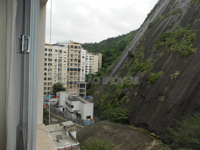 Conheça 18 do imóvel - Cinco de Julho, Ponto Nobre, Prédio Imponente Excelente localização, apartamento com elevador privativo, fundos, silencioso, ótima vista, todo no original, composto de salão, 03 quartos com armários, 01 banheiro social grande, cozinha, área de serviço, de - GIAP30051 - 19 18 - Cinco de Julho, Ponto Nobre, Prédio Imponente Excelente localização, apartamento com elevador privativo, fundos, silencioso, ótima vista, todo no original, composto de salão, 03 quartos com armários, 01 banheiro social grande, cozinha, área de serviço, de - GIAP30051 - 19