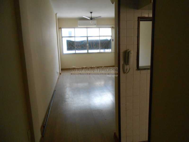 Conheça 2 do imóvel - Excelente apartamento 04 quartos (transformado em 3), frente, sol da manhã, andar alto, ótima localização, 02 por andar, composto por 01 hakk de entrada, salão em 02 ambientes, mais uma sala(quarto revertido), 03 quartos, todos com armários sendo 01 suít - GIAP30810 - 3 2 - Excelente apartamento 04 quartos (transformado em 3), frente, sol da manhã, andar alto, ótima localização, 02 por andar, composto por 01 hakk de entrada, salão em 02 ambientes, mais uma sala(quarto revertido), 03 quartos, todos com armários sendo 01 suít - GIAP30810 - 3