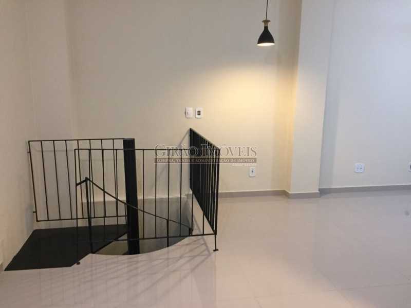 Conheça 1 do imóvel - Apartamento duplex, 63m², todo reformado, composto de sala, 01 suíte, 02 banheiros sociais, cozinha, área de serviço, dependências completas, fundos, silencioso, sol da manhã, prédio com elevador - GIAP10403 - 1 1 - Apartamento duplex, 63m², todo reformado, composto de sala, 01 suíte, 02 banheiros sociais, cozinha, área de serviço, dependências completas, fundos, silencioso, sol da manhã, prédio com elevador - GIAP10403 - 1