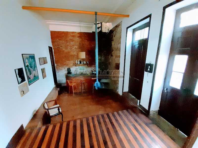 Conheça SALA 1 DE ENTRADA do imóvel - Casarão em Santa Teresa. ótima para morar ou investir como Hostel, pousada ou eventos. - GICA50005 - 6 SALA 1 DE ENTRADA - Casarão em Santa Teresa. ótima para morar ou investir como Hostel, pousada ou eventos. - GICA50005 - 6