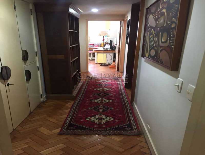 Conheça 12 - Corredsocial com armário do imóvel - Apartamento À Venda - Copacabana - Rio de Janeiro - RJ - GIAP30919 - 13 12 - Corredsocial com armário - Apartamento À Venda - Copacabana - Rio de Janeiro - RJ - GIAP30919 - 13