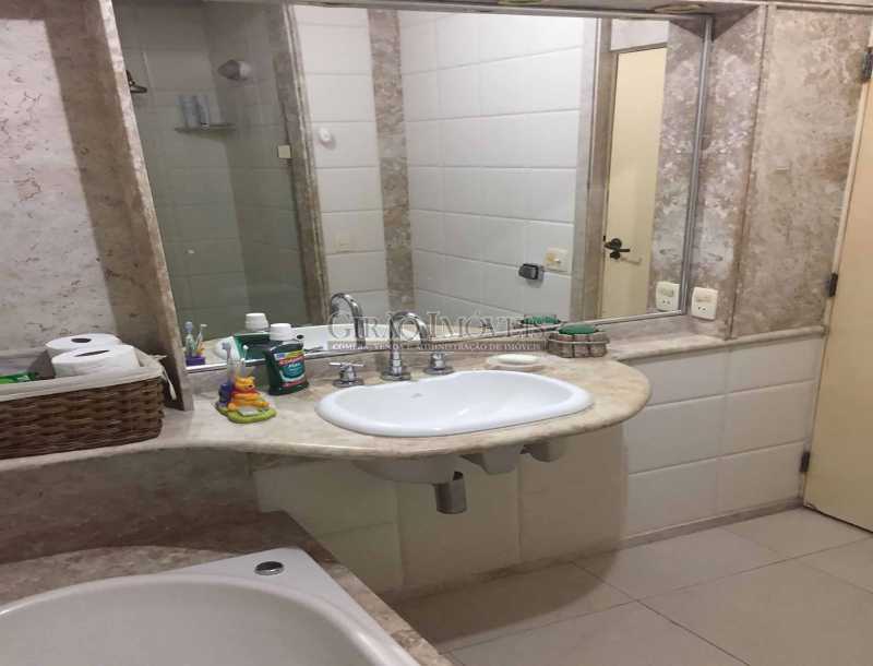Conheça 17 - 2º Banheiro - paisagem do imóvel - Apartamento À Venda - Copacabana - Rio de Janeiro - RJ - GIAP30919 - 18 17 - 2º Banheiro - paisagem - Apartamento À Venda - Copacabana - Rio de Janeiro - RJ - GIAP30919 - 18