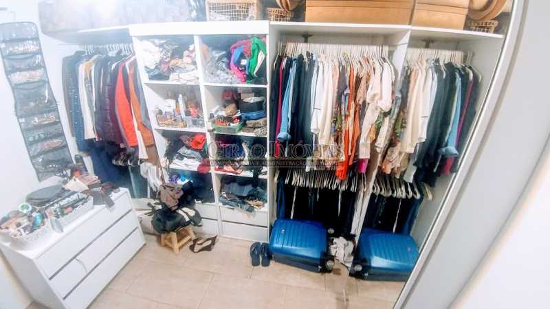 Conheça CLOSET EX-DEPENDÊNCIA do imóvel - Oportunidade no coração de Laranjeiras Cobertura Duplex. Em condomínio dispondo total infraestrutura, Piscina e 2 vagas de garagem. Poucos minutos do metrô - GICO40056 - 15 CLOSET EX-DEPENDÊNCIA - Oportunidade no coração de Laranjeiras Cobertura Duplex. Em condomínio dispondo total infraestrutura, Piscina e 2 vagas de garagem. Poucos minutos do metrô - GICO40056 - 15