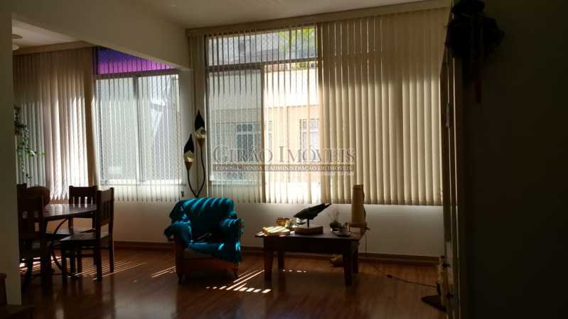 Conheça sala principal 2. do imóvel - Cobertura duplex em Ipanema, por este preço? composta por:1 pavimento: salão em 2 ambientes, 2 quartos, escada linear, banheiro social, cozinha com área de serviço, dependência completa de empregada. 2 pavimento: 1 suíte, amplo terraço com vista livre, e - GICO30073 - 7 sala principal 2. - Cobertura duplex em Ipanema, por este preço? composta por:1 pavimento: salão em 2 ambientes, 2 quartos, escada linear, banheiro social, cozinha com área de serviço, dependência completa de empregada. 2 pavimento: 1 suíte, amplo terraço com vista livre, e - GICO30073 - 7