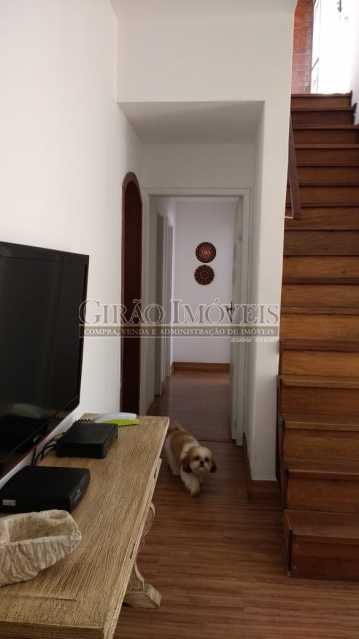 Conheça circulação. do imóvel - Cobertura duplex em Ipanema, por este preço? composta por:1 pavimento: salão em 2 ambientes, 2 quartos, escada linear, banheiro social, cozinha com área de serviço, dependência completa de empregada. 2 pavimento: 1 suíte, amplo terraço com vista livre, e - GICO30073 - 15 circulação. - Cobertura duplex em Ipanema, por este preço? composta por:1 pavimento: salão em 2 ambientes, 2 quartos, escada linear, banheiro social, cozinha com área de serviço, dependência completa de empregada. 2 pavimento: 1 suíte, amplo terraço com vista livre, e - GICO30073 - 15