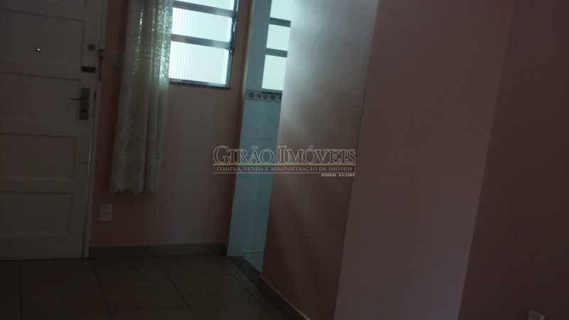 Conheça Sala do imóvel - Copacabana, Posto 4 vista parcial mar, próximo metrô, comércio, apartamento reformado, claro, andar alto, arejado, composto de sala, quarto, banheiro com box blindex instalação para máquina de lavar roupas, cozinha cabe geladeira e fogão de 2 bocas. Préd - GIAP10498 - 5 Sala - Copacabana, Posto 4 vista parcial mar, próximo metrô, comércio, apartamento reformado, claro, andar alto, arejado, composto de sala, quarto, banheiro com box blindex instalação para máquina de lavar roupas, cozinha cabe geladeira e fogão de 2 bocas. Préd - GIAP10498 - 5