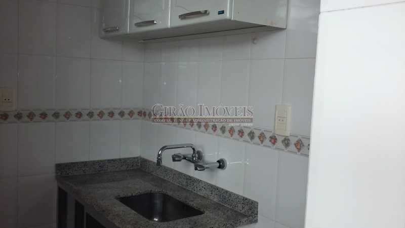 Conheça Cozinha do imóvel - Copacabana, Posto 4 vista parcial mar, próximo metrô, comércio, apartamento reformado, claro, andar alto, arejado, composto de sala, quarto, banheiro com box blindex instalação para máquina de lavar roupas, cozinha cabe geladeira e fogão de 2 bocas. Préd - GIAP10498 - 6 Cozinha - Copacabana, Posto 4 vista parcial mar, próximo metrô, comércio, apartamento reformado, claro, andar alto, arejado, composto de sala, quarto, banheiro com box blindex instalação para máquina de lavar roupas, cozinha cabe geladeira e fogão de 2 bocas. Préd - GIAP10498 - 6
