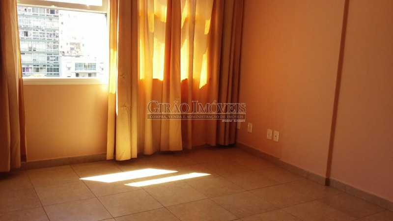 Conheça Quarto do imóvel - Copacabana, Posto 4 vista parcial mar, próximo metrô, comércio, apartamento reformado, claro, andar alto, arejado, composto de sala, quarto, banheiro com box blindex instalação para máquina de lavar roupas, cozinha cabe geladeira e fogão de 2 bocas. Préd - GIAP10498 - 8 Quarto - Copacabana, Posto 4 vista parcial mar, próximo metrô, comércio, apartamento reformado, claro, andar alto, arejado, composto de sala, quarto, banheiro com box blindex instalação para máquina de lavar roupas, cozinha cabe geladeira e fogão de 2 bocas. Préd - GIAP10498 - 8
