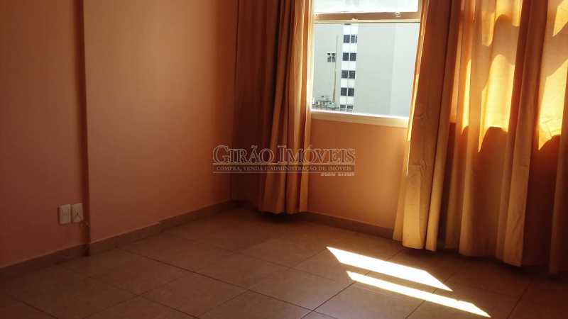 Conheça Quarto do imóvel - Copacabana, Posto 4 vista parcial mar, próximo metrô, comércio, apartamento reformado, claro, andar alto, arejado, composto de sala, quarto, banheiro com box blindex instalação para máquina de lavar roupas, cozinha cabe geladeira e fogão de 2 bocas. Préd - GIAP10498 - 9 Quarto - Copacabana, Posto 4 vista parcial mar, próximo metrô, comércio, apartamento reformado, claro, andar alto, arejado, composto de sala, quarto, banheiro com box blindex instalação para máquina de lavar roupas, cozinha cabe geladeira e fogão de 2 bocas. Préd - GIAP10498 - 9