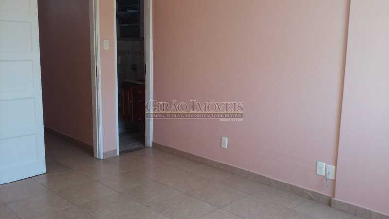 Conheça Quarto do imóvel - Copacabana, Posto 4 vista parcial mar, próximo metrô, comércio, apartamento reformado, claro, andar alto, arejado, composto de sala, quarto, banheiro com box blindex instalação para máquina de lavar roupas, cozinha cabe geladeira e fogão de 2 bocas. Préd - GIAP10498 - 10 Quarto - Copacabana, Posto 4 vista parcial mar, próximo metrô, comércio, apartamento reformado, claro, andar alto, arejado, composto de sala, quarto, banheiro com box blindex instalação para máquina de lavar roupas, cozinha cabe geladeira e fogão de 2 bocas. Préd - GIAP10498 - 10