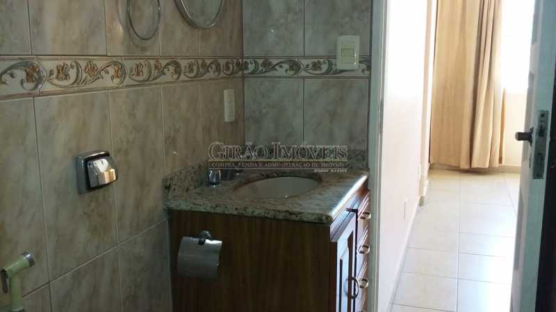 Conheça Banheiro do imóvel - Copacabana, Posto 4 vista parcial mar, próximo metrô, comércio, apartamento reformado, claro, andar alto, arejado, composto de sala, quarto, banheiro com box blindex instalação para máquina de lavar roupas, cozinha cabe geladeira e fogão de 2 bocas. Préd - GIAP10498 - 13 Banheiro - Copacabana, Posto 4 vista parcial mar, próximo metrô, comércio, apartamento reformado, claro, andar alto, arejado, composto de sala, quarto, banheiro com box blindex instalação para máquina de lavar roupas, cozinha cabe geladeira e fogão de 2 bocas. Préd - GIAP10498 - 13