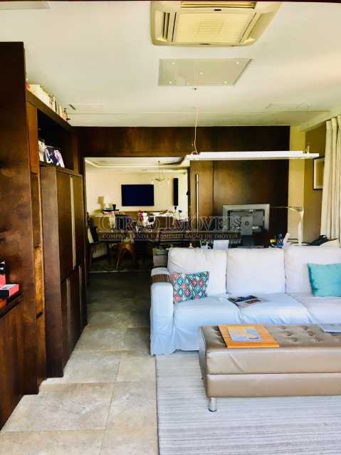 Conheça 5 do imóvel - Apartamento reformado com 03 suítes (01 master com closet), sala 02 ambientes avarandada, cozinha planejada, 2 dependências completas, 3 vagas na escritura. - GIAP31546 - 6 5 - Apartamento reformado com 03 suítes (01 master com closet), sala 02 ambientes avarandada, cozinha planejada, 2 dependências completas, 3 vagas na escritura. - GIAP31546 - 6