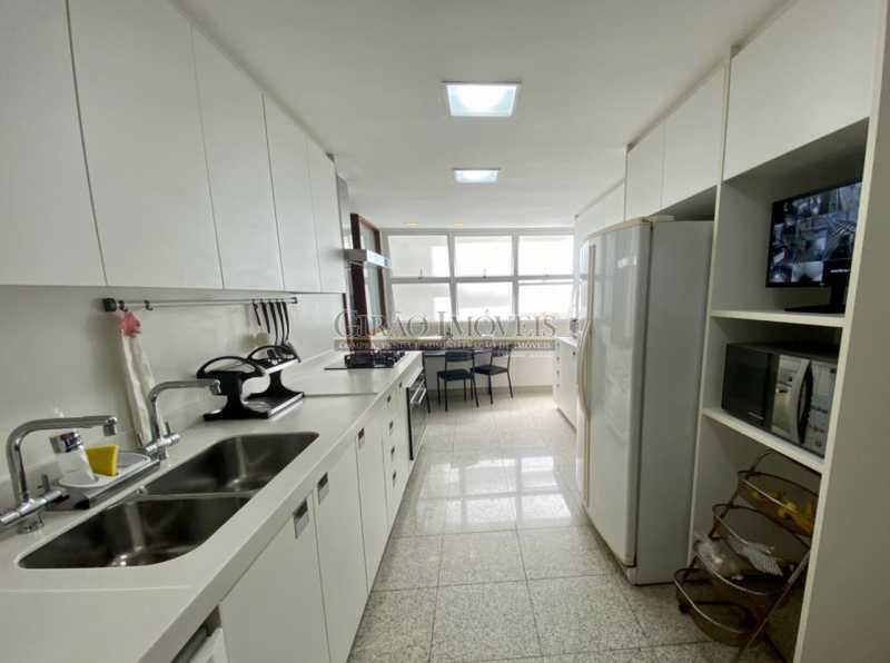 Conheça 6 do imóvel - Apartamento reformado com 03 suítes (01 master com closet), sala 02 ambientes avarandada, cozinha planejada, 2 dependências completas, 3 vagas na escritura. - GIAP31546 - 7 6 - Apartamento reformado com 03 suítes (01 master com closet), sala 02 ambientes avarandada, cozinha planejada, 2 dependências completas, 3 vagas na escritura. - GIAP31546 - 7
