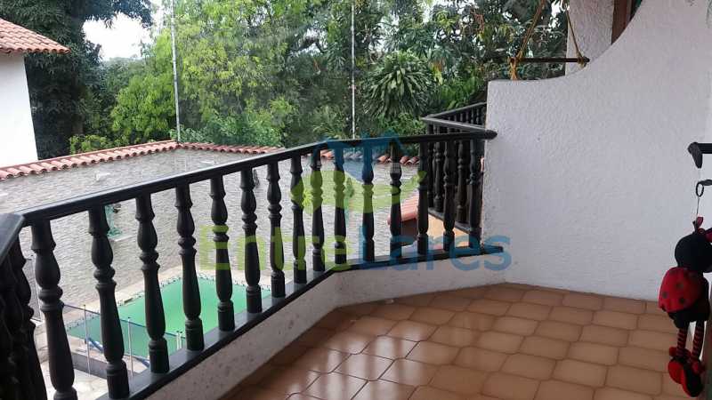 Conheça 36a do imóvel - Casa nas Pitangueiras - Estilo colonial - Vista Baía de Guanabara, 5 quartos, 2 vagas de garagem, sauna, piscina. Rua Pracinha José Varela - ILCA50031 - 21 36a - Casa nas Pitangueiras - Estilo colonial - Vista Baía de Guanabara, 5 quartos, 2 vagas de garagem, sauna, piscina. Rua Pracinha José Varela - ILCA50031 - 21