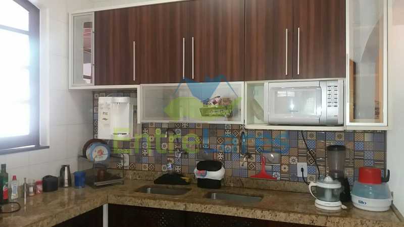 Conheça 45 do imóvel - Casa nas Pitangueiras - Estilo colonial - Vista Baía de Guanabara, 5 quartos, 2 vagas de garagem, sauna, piscina. Rua Pracinha José Varela - ILCA50031 - 27 45 - Casa nas Pitangueiras - Estilo colonial - Vista Baía de Guanabara, 5 quartos, 2 vagas de garagem, sauna, piscina. Rua Pracinha José Varela - ILCA50031 - 27