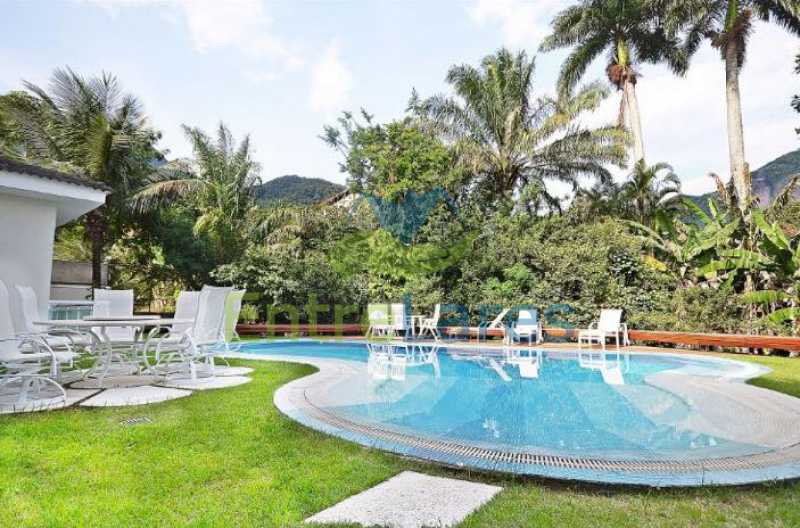 Conheça 8 do imóvel - Estrada da Barra da Tijuca - Condomínio Reserva Itanhangá. Mansão espetacular, Casa com 1.300 metros, 5 suítes com closet, 4 vagas de garagem, boate, piscina, sauna com hidromassagem, riacho. - ILCN50001 - 6 8 - Estrada da Barra da Tijuca - Condomínio Reserva Itanhangá. Mansão espetacular, Casa com 1.300 metros, 5 suítes com closet, 4 vagas de garagem, boate, piscina, sauna com hidromassagem, riacho. - ILCN50001 - 6