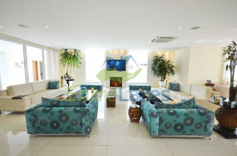 Conheça 15 do imóvel - Estrada da Barra da Tijuca - Condomínio Reserva Itanhangá. Mansão espetacular, Casa com 1.300 metros, 5 suítes com closet, 4 vagas de garagem, boate, piscina, sauna com hidromassagem, riacho. - ILCN50001 - 12 15 - Estrada da Barra da Tijuca - Condomínio Reserva Itanhangá. Mansão espetacular, Casa com 1.300 metros, 5 suítes com closet, 4 vagas de garagem, boate, piscina, sauna com hidromassagem, riacho. - ILCN50001 - 12