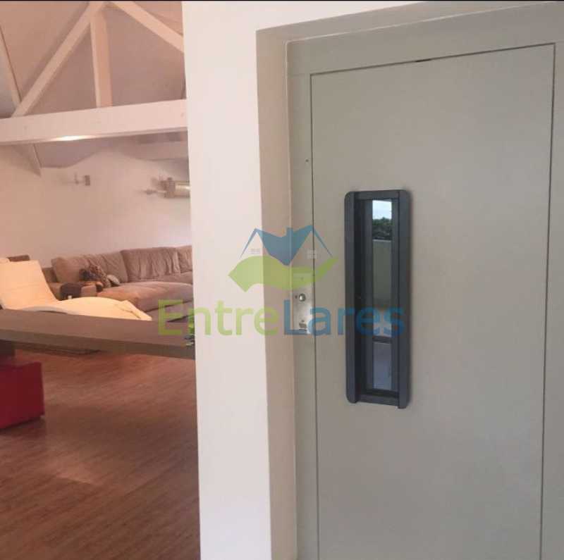 Conheça 24 do imóvel - Estrada da Barra da Tijuca - Condomínio Reserva Itanhangá. Mansão espetacular, Casa com 1.300 metros, 5 suítes com closet, 4 vagas de garagem, boate, piscina, sauna com hidromassagem, riacho. - ILCN50001 - 19 24 - Estrada da Barra da Tijuca - Condomínio Reserva Itanhangá. Mansão espetacular, Casa com 1.300 metros, 5 suítes com closet, 4 vagas de garagem, boate, piscina, sauna com hidromassagem, riacho. - ILCN50001 - 19