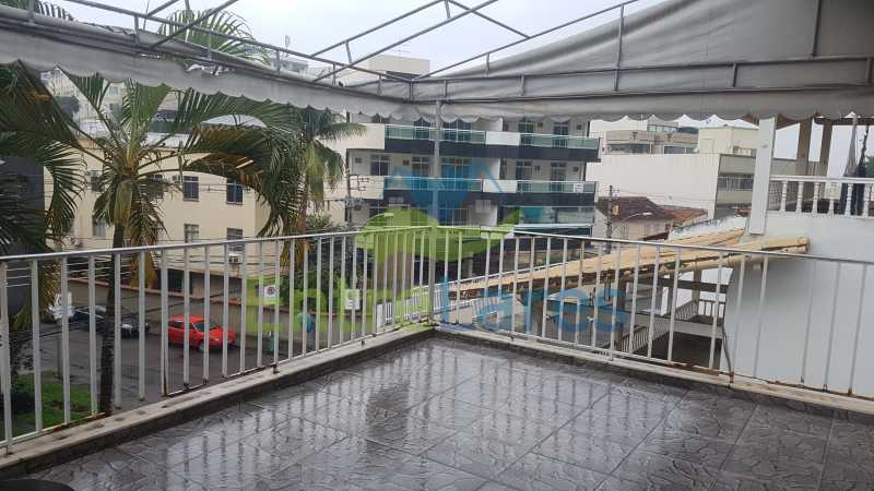 Conheça 08 do imóvel - Casa triplex no Jardim Guanabara 7 quartos sendo 1 suíte, varandão, copa cozinha planejada, piscina, terraço, 2 vagas de garagem. Aceita permuta. - ILCA70003 - 10 08 - Casa triplex no Jardim Guanabara 7 quartos sendo 1 suíte, varandão, copa cozinha planejada, piscina, terraço, 2 vagas de garagem. Aceita permuta. - ILCA70003 - 10
