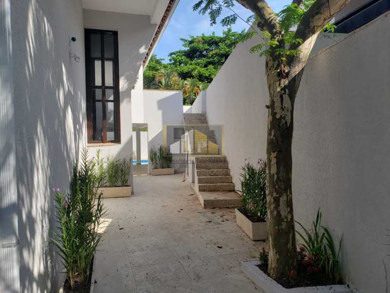 Conheça PHOTO-2019-06-05-16-31-06_3 do imóvel - Casa em Condominio Condomínio SANTA HELENA, Avenida Prefeito Dulcídio Cardoso,Barra da Tijuca,Rio de Janeiro,RJ À Venda,10 Quartos,700m² - LPCN100001 - 24 PHOTO-2019-06-05-16-31-06_3 - Casa em Condominio Condomínio SANTA HELENA, Avenida Prefeito Dulcídio Cardoso,Barra da Tijuca,Rio de Janeiro,RJ À Venda,10 Quartos,700m² - LPCN100001 - 24
