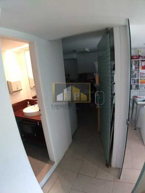 Conheça PHOTO-2019-07-05-16-42-14_1 do imóvel - Sala Comercial Condomínio The Best , Avenida das Américas,Barra da Tijuca, Rio de Janeiro, RJ Para Venda e Aluguel, 90m² - LPSL00081 - 4 PHOTO-2019-07-05-16-42-14_1 - Sala Comercial Condomínio The Best , Avenida das Américas,Barra da Tijuca, Rio de Janeiro, RJ Para Venda e Aluguel, 90m² - LPSL00081 - 4